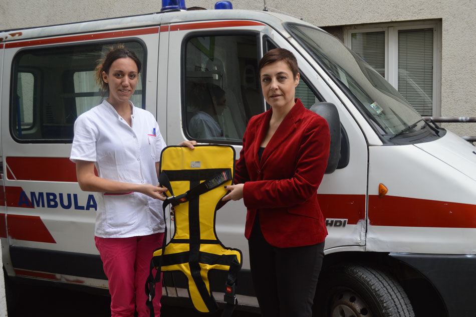 Keprom donates a restraint system for the safe transport of children to the Emergency Medical Service in Užice